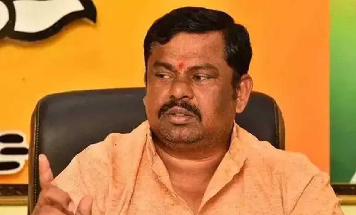 बीजेपी विधायक ने की पैगंबर पर टिप्पणी, पुलिस ने किया गिरफ्तार बीजेपी विधायक ने की पैगंबर पर टिप्पणी, पुलिस ने किया गिरफ्तार